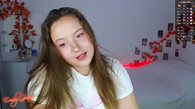 Snapshot of EmilyxxGraces chatting on 09/22/25, 07:16 EmilyxxGraces online show from 09/22/25, 07:16