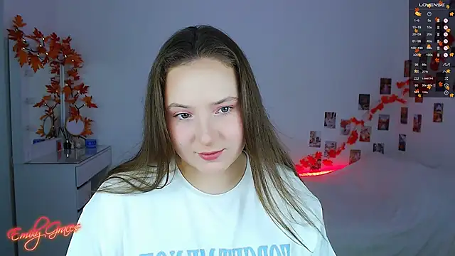 Snapshot of EmilyxxGraces chatting on 09/25/25, 06:11 EmilyxxGraces online show from 09/25/25, 06:11