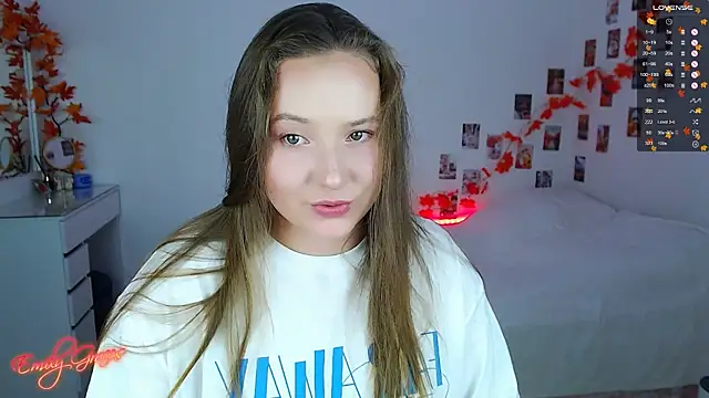 Snapshot of EmilyxxGraces chatting on 09/28/25, 09:09 EmilyxxGraces online show from 09/28/25, 09:09