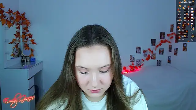 Snapshot of EmilyxxGraces chatting on 09/29/25, 11:53 EmilyxxGraces online show from 09/29/25, 11:53