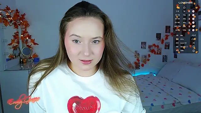 Snapshot of EmilyxxGraces chatting on 10/12/25, 10:20 EmilyxxGraces online show from 10/12/25, 10:20