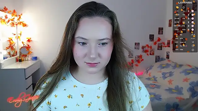 Snapshot of EmilyxxGraces chatting on 10/20/25, 03:45 EmilyxxGraces online show from 10/20/25, 03:45