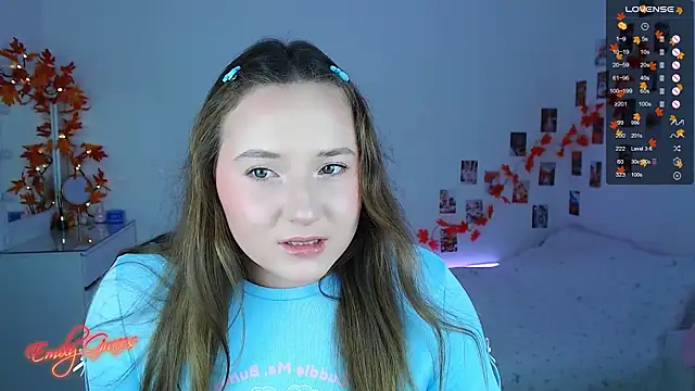 Snapshot of EmilyxxGraces chatting on 10/30/25, 10:43 EmilyxxGraces online show from 10/30/25, 10:43