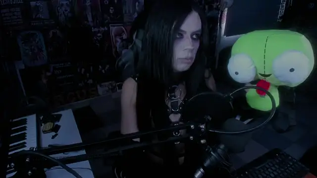 Snapshot of rotten_dreams chatting on 02/19/25, 04:44 rotten dreams online show from 02/19/25, 04:44