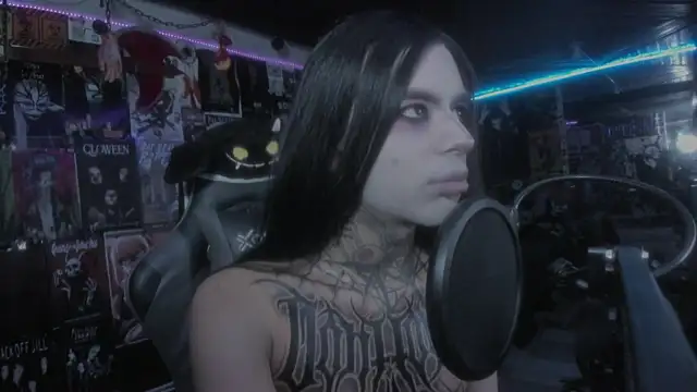 Snapshot of rotten_dreams chatting on 03/07/25, 12:34 rotten dreams online show from 03/07/25, 12:34