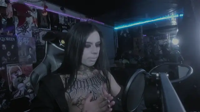 Snapshot of rotten_dreams chatting on 03/07/25, 10:32 rotten dreams online show from 03/07/25, 10:32