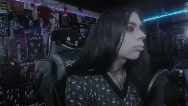 Snapshot of rotten_dreams chatting on 03/08/25, 12:20 rotten dreams online show from 03/08/25, 12:20