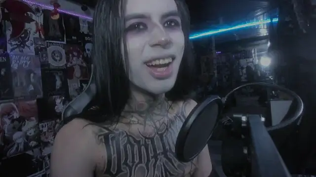 Snapshot of rotten_dreams chatting on 03/08/25, 10:34 rotten dreams online show from 03/08/25, 10:34