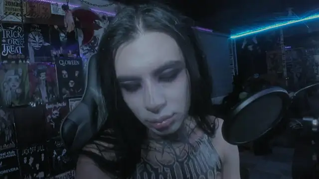 Snapshot of rotten_dreams chatting on 03/09/25, 09:57 rotten dreams online show from 03/09/25, 09:57