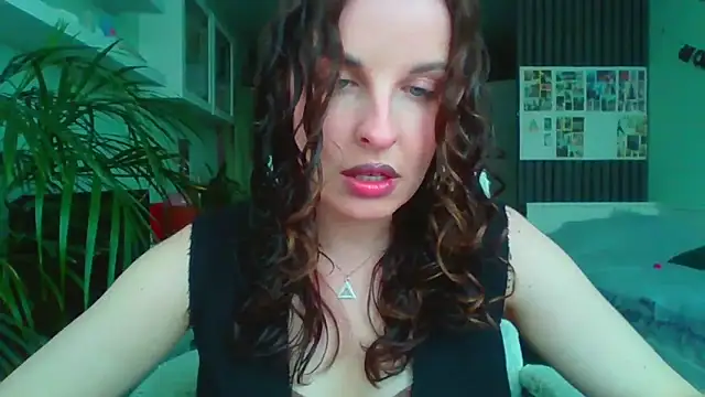 Snapshot of MollyBer chatting on 04/14/26, 12:22 MollyBer online show from 04/14/26, 12:22