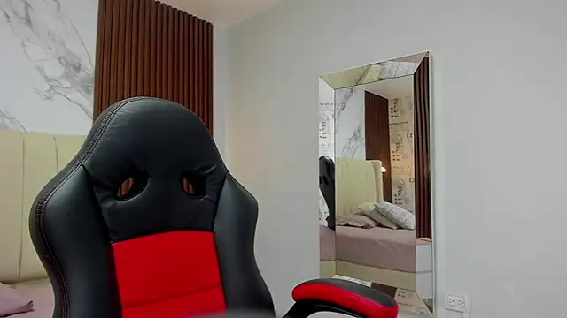 MELINAMARTINS online show from 11/15/25, 12:23