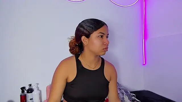 Snapshot of MELINAMARTINS chatting on 02/04/26, 08:47 MELINAMARTINS online show from 02/04/26, 08:47