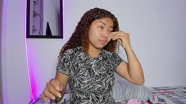 Snapshot of MELINAMARTINS chatting on 03/18/26, 10:02 MELINAMARTINS online show from 03/18/26, 10:02