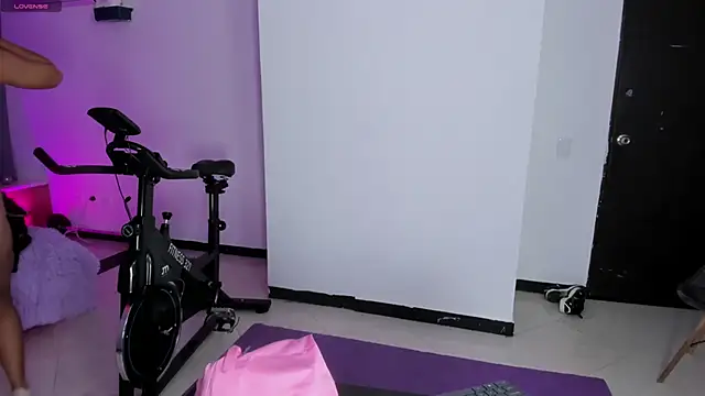 Snapshot of cristal_crossfitx chatting on 04/22/26, 10:17 cristal crossfitx online show from 04/22/26, 10:17