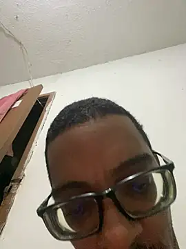 Snapshot of Diegodelicia chatting on 04/15/26, 04:19 Diegodelicia online show from 04/15/26, 04:19