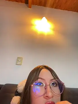 ValentinaOrtiz3 online show from 03/04/25, 09:00