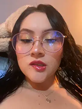 ValentinaOrtiz3 online show from 10/12/25, 11:26