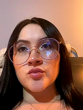 ValentinaOrtiz3 online show from 10/18/25, 03:42