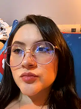 ValentinaOrtiz3 online show from 10/23/25, 12:32