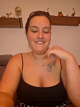 Snapshot of justtess chatting on 03/17/26, 07:39 justtess online show from 03/17/26, 07:39