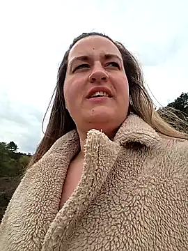 Snapshot of justtess chatting on 04/13/26, 01:05 justtess online show from 04/13/26, 01:05