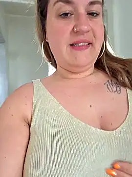 Snapshot of justtess chatting on 04/14/26, 12:44 justtess online show from 04/14/26, 12:44