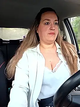 Snapshot of justtess chatting on 04/15/26, 05:03 justtess online show from 04/15/26, 05:03