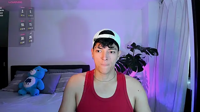  JacobMiller   online show from 09/23/25, 03:15