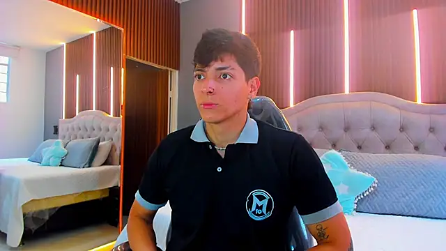  JacobMiller   online show from 09/27/25, 07:41