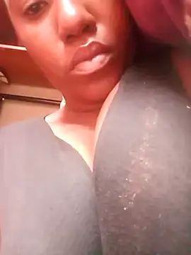 Snapshot of Coco_Nile chatting on 02/14/25, 05:19 Coco Nile online show from 02/14/25, 05:19