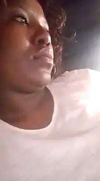 Snapshot of Coco_Nile chatting on 02/18/25, 11:11 Coco Nile online show from 02/18/25, 11:11