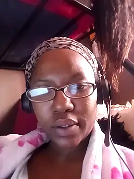 Snapshot of Coco_Nile chatting on 09/26/25, 10:41 Coco Nile online show from 09/26/25, 10:41