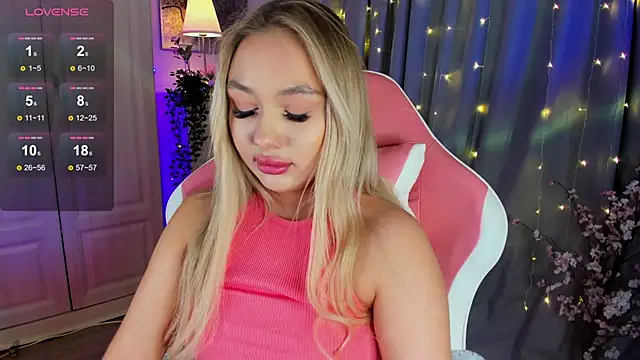 Snapshot of _Loneve__ chatting on 03/22/25, 08:37  Loneve   online show from 03/22/25, 08:37