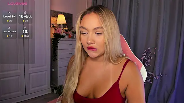 Snapshot of _Loneve__ chatting on 10/09/25, 01:42  Loneve   online show from 10/09/25, 01:42