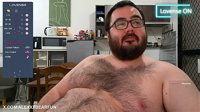 Snapshot of alexxxbear chatting on 03/01/25, 08:31 alexxxbear online show from 03/01/25, 08:31