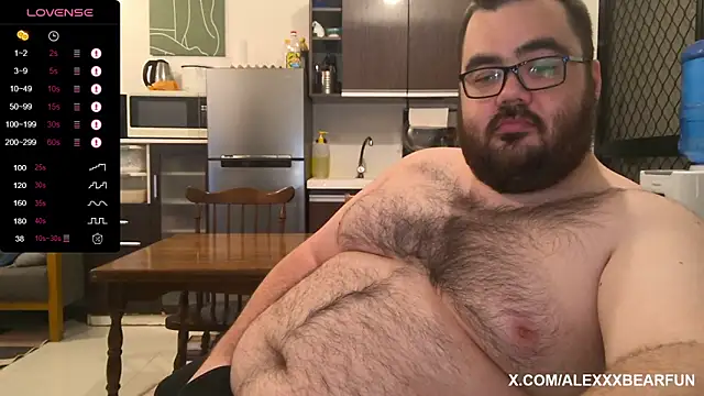 Snapshot of alexxxbear chatting on 11/12/25, 11:54 alexxxbear online show from 11/12/25, 11:54