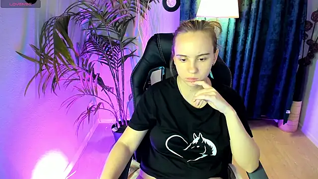 Lika 0ne online show from 10/17/25, 09:56