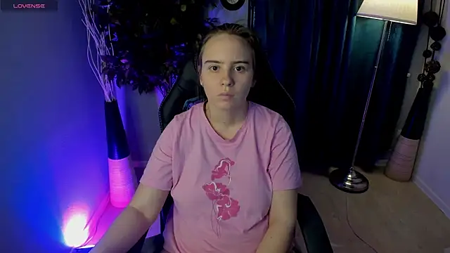 Snapshot of Lika_0ne chatting on 03/15/26, 12:11 Lika 0ne online show from 03/15/26, 12:11