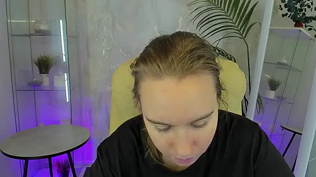 Snapshot of Lika_0ne chatting on 03/19/26, 01:04 Lika 0ne online show from 03/19/26, 01:04