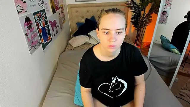 Snapshot of Lika_0ne chatting on 03/20/26, 12:10 Lika 0ne online show from 03/20/26, 12:10