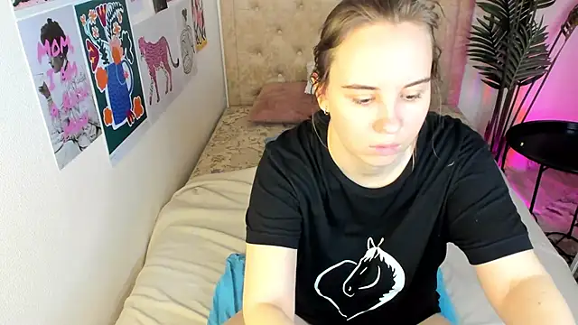 Snapshot of Lika_0ne chatting on 04/02/26, 12:03 Lika 0ne online show from 04/02/26, 12:03