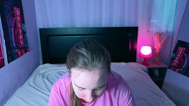 Snapshot of Lika_0ne chatting on 04/07/26, 11:54 Lika 0ne online show from 04/07/26, 11:54