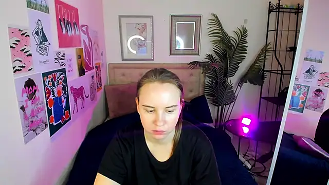 Snapshot of Lika_0ne chatting on 04/13/26, 12:10 Lika 0ne online show from 04/13/26, 12:10