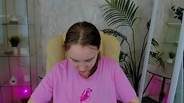 Snapshot of Lika_0ne chatting on 04/17/26, 11:02 Lika 0ne online show from 04/17/26, 11:02