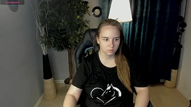 Snapshot of Lika_0ne chatting on 04/24/26, 11:56 Lika 0ne online show from 04/24/26, 11:56