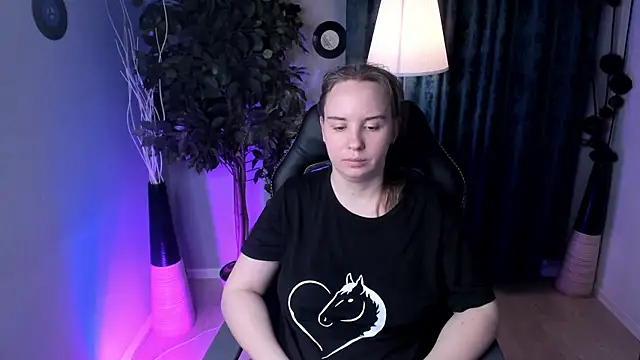 Snapshot of Lika_0ne chatting on 04/25/26, 02:47 Lika 0ne online show from 04/25/26, 02:47