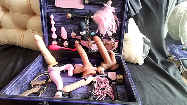 Chanel Noire online show from 03/04/25, 12:55