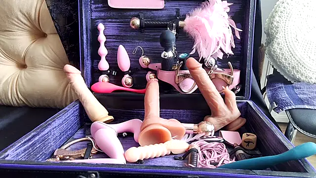 Chanel Noire online show from 03/05/25, 01:17