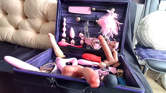 Chanel Noire online show from 03/08/25, 02:08