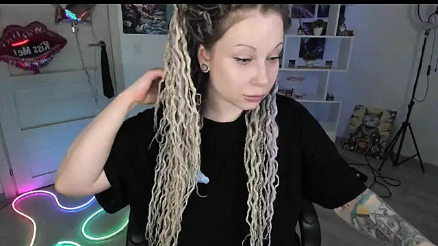 Snapshot of HoneySallyMoore chatting on 03/12/26, 03:29 HoneySallyMoore online show from 03/12/26, 03:29